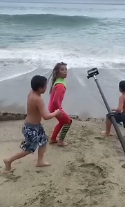 Large wave, photo didnt go as expected #photo #wave #beach #fun | Big Waves