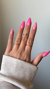 Gradient Glam in Perfect Harmony 💕 Nothing beats a smooth ombré blend — and this fade from bold 'Envy' to soft 'Crush' nails it. Dreamy, chic, and guaranteed to turn heads ✨ What shades would you pair for your perfect ombré? Tell us below! 💬 #glamrdip #glamrdipkit #glamrdipnails #nailinspo #nails | GLAMRDiP