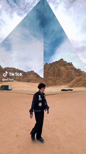 Maraya, the world’s largest mirrored building. It blends so well into the landscape that it often disappears into the horizon 🌄 And here’s a fun fact.. ‘Maraya’ means ‘mirror’ in Arabic, and with over 9,700 sqm of glass, it holds the Guinness World Record for the largest mirrored building in the world! 🏆 As I catch sunset here, the entire structure glows as if it’s part of the desert itself! 😍 Would you also visit Maraya for epic gram shots, or are you here for the history too? 📸💡 Either wa