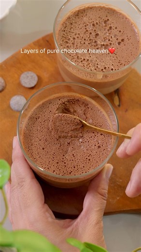 No cream. No eggs. Still THIS creamy Layers of pure chocolate heaven 😻Would you try this?