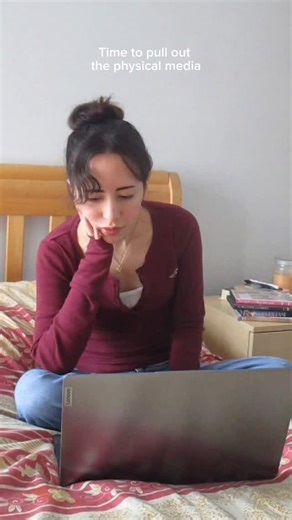 Isabela on Instagram: "I just got this DVD player and one thing I'm in love with is the movie menus and all the bonus features DVDs used to have when you bought them."