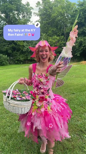 I honored my username (EmTheFae) and attended the Renaissance Festival as a fairy this weekend! 🧚🏻‍♀️ What do you think?? 🌸💓 #renaissancefestival #renfaire #fairycosplay #fairycostume #fantasycosplay #cosplay #cosplaygirl #fyp