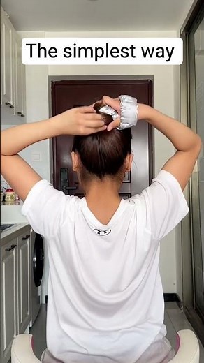 The simplest way to tie a bun hairstyle, paired with a sleep hair tie! #bun #hairaccessory