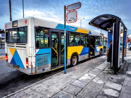 Βίαιη επίθεση σε οδηγό λεωφορείου του ΟΑΣΑ – Επιβάτης του προκάλεσε κάταγμα στην κάτω γνάθο - ΤΑ ΝΕΑ