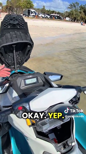 Explaining how to use a Jet ski