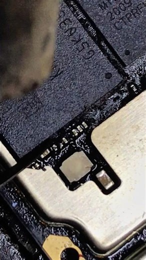 Remove the eMMc ic..! #smartphonerepairs #technology #emmc #electronic