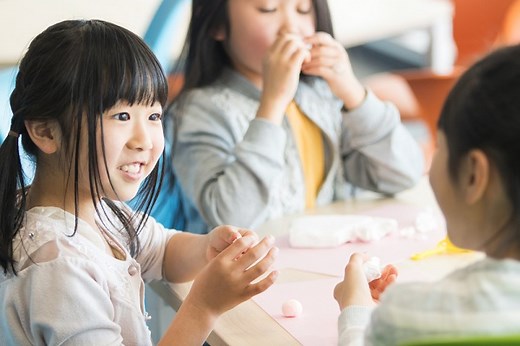 保育園の5歳児が遊べる手作りおもちゃ9選！紙コップやペットボトルを使ったアイデア | 保育士の転職・採用は【保育士バンク！】