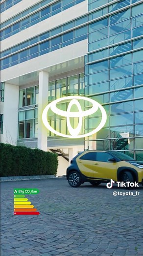 Bougez, changez, osez 💛 La nouvelle Aygo X hybride suit votre rythme. Au quotidien, prenez les transports en commun. #SeDéplacerMoinsPolluer#Toyota#Aygo#AygoXHybride #cartok #AygoX