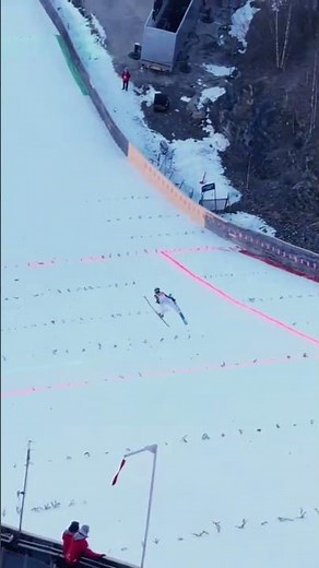 Longest Ski Jump Ever by a Woman – Record-Breaking Flight! ⛷️🔥 #SkiJumping