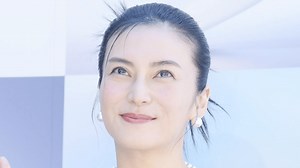 イタリアでの水着姿が話題・柴咲コウ 背筋際立つ筋トレ中の様子&美脚が目を引く私服姿の自撮りショット - ABEMAエンタメ - 話題のSNS (ニュース) | 無料動画・見逃し配信を見るなら | ABEMA