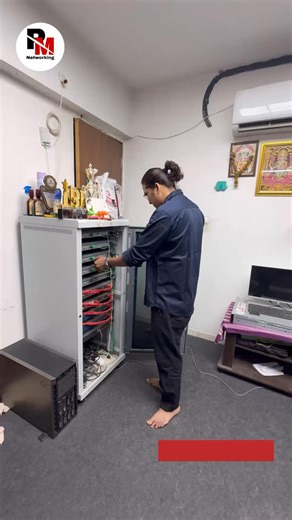 What is Console Port in Router? | PM Networking | Praphul Mishra Sir .. #ConsolePort #RouterConsole #CiscoRouter #RouterBasics #CCNA #CCNP #NetworkEngineer #PMNetworking #PraphulMishra #NetworkingTips #ITTraining #CiscoNetworking #NetworkTutorial #TechReels #ConsoleCable #NetworkingShorts #NetworkFundamentals #CiscoLearning #RouterConfiguration | PM Networking