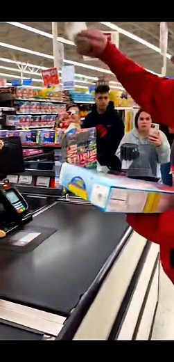 Shocking! Woman vs Cat Cashier Fight Breaks Out in Aisle—Full Real Clip #FunnyCat #AngryCat #CakeFail #CatReaction #USAViral #LOLShorts #FunnyAnimals #ComedyReel #ViralShorts #CatHumor #USATrend #PetComedy #CatAttack #AnimalComedy | Kitty Cuddle Club