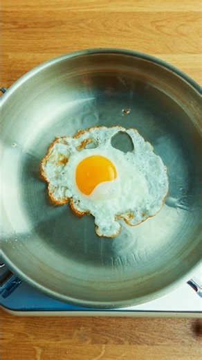 How to Fry Eggs in a Stainless Steel Pan