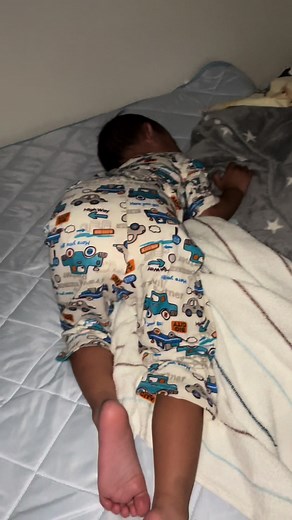 赤ちゃんのハプニング！寝ながら💩は大事件？