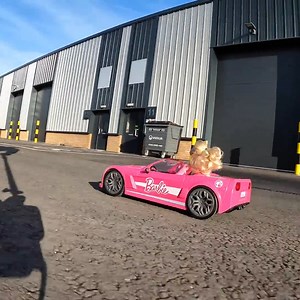 With a few tweaks, this dad turns his daughter's RC Barbie car into a drift machine! 🔥🚘 | UNILAD Tech