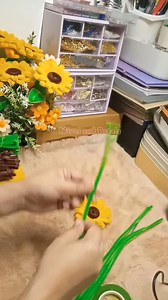 Sunflower tutorial Part 2: First ever version ng Sunflower, good for beginners ☺️ Dahil sunflower ang project ko kahapon, naisingit ko tong tutorial. Base on my experience, itong sunflower ang pinakamabenta sa lahat ng fuzzy flowers na gawa ko☺️ yung golors na ginamit ko po dito is deep yellow, fruit green at dark brown. Sometimes ginagamit ko din Golden yellow/Yellow orange sa petals. For leaves, I always prefer fruit green, kasi malinis sya tignan☺️. Yun lang po, panoorin nyo na lang kung gust