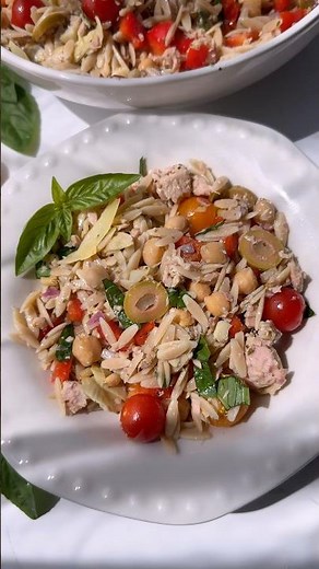 This Mediterranean Orzo Salad Keeps Me Full for Hours