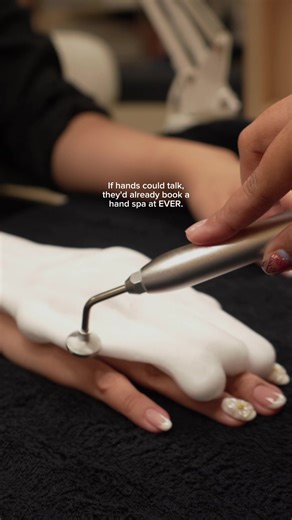 Strong hands deserve soft treatment 🤍✨ At EVER, our favorite Hand Spa is the perfect little reset your hands didn’t know they needed, a relaxing massage combined with a gentle scrub to smooth, soften, and refresh. Because your hands work hard every day… it’s time to treat them back at EVER. 💆🏻‍♀️💅 #everlash #handspa #spa #handmassage #handscrub