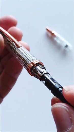 Transparent Rose Gold ¿Qué pluma es? / What pen is it ? #pluma #estilografica #plumafuente #lapicera