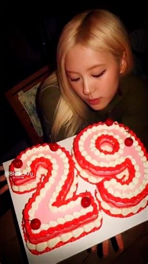 Rosé's Birthday Celebration! #blackpink #kpop #rosé
