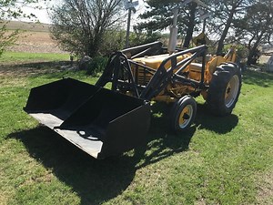 1956 International 300 Utility 2WD Tractor | Agriculture