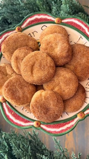 Looking for a holiday cookie that’s easy to make, but sure to be a showstopper? You’ll want to try these Brown Butter Snickerdoodles— they’ve even got a seal of excellence from @makinze 🎄 Find this recipe by @makinze on the Delish app. | Delish