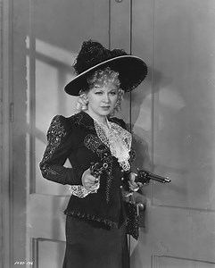 My Little Chickadee (1940) | ČSFD.cz