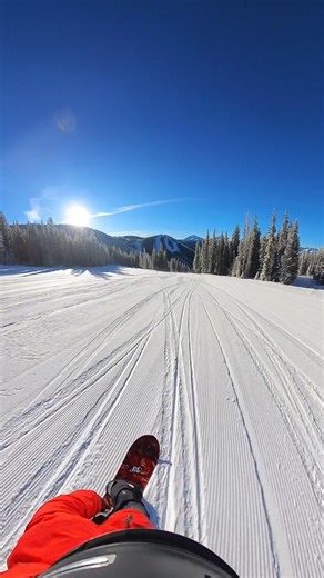 The early bird gets the fresh corduroy turns on a beautiful blue sky day! 🤩 🎥: @pow_n_sun | Keystone Resort