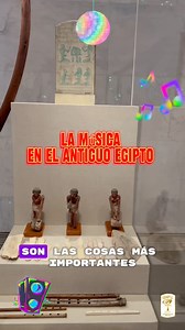 La música en el Antiguo Egipto era una parte fundamental de la vida cotidiana, la religión y las celebraciones. Se consideraba un arte sagrado que tenía conexiones con los dioses, particularmente con Hathor, la diosa del amor, la música, la danza y la alegría, y con Bes, una deidad protectora de la familia y las festividades. Rituales religiosos: La música tenía un papel esencial en los templos. Los sacerdotes y sacerdotisas cantaban himnos y tocaban instrumentos para honrar a los dioses.Fiestas