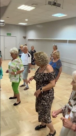 Taniec - przyjemna gimnastyka dla seniorów 💃🏼🕺 I nie tylko 🤭 #taniec #krakow #linedance #zabawa