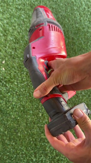 Milwaukee M12 Vacuum Review