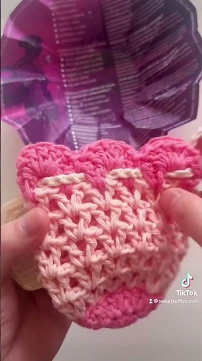 Free soap saver pouch pattern for Mother’s Day! Fast, easy, no-sew crochet 🧶 #crochet
