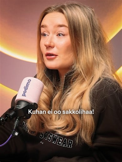 Janita selventää Kretelle ikärajoja 🙅‍♀️ Uusimmassa Blokkaa mut, muru -jaksossa käydään läpi, miksi jotkut ihmiset tuntuvat kiinnostuvan vain varatuista. Kuuntele uusin jakso Podimossa profiilin linkistä 💜 #podimosuomi #blokkaamutmuru @blokkaamutmuru @kretejarve @janitamariaw