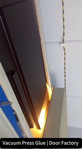 P200 Vacuum Press Glue Application Process Door