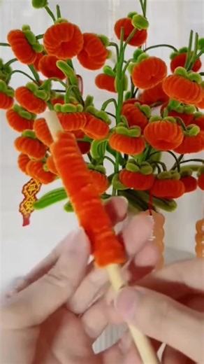 272K views · 3.4K reactions | napaka charming!!! tutorial sa paggawa ng mini pumpkins mula sa wire feathers | Fresh Graduate.id | Facebook