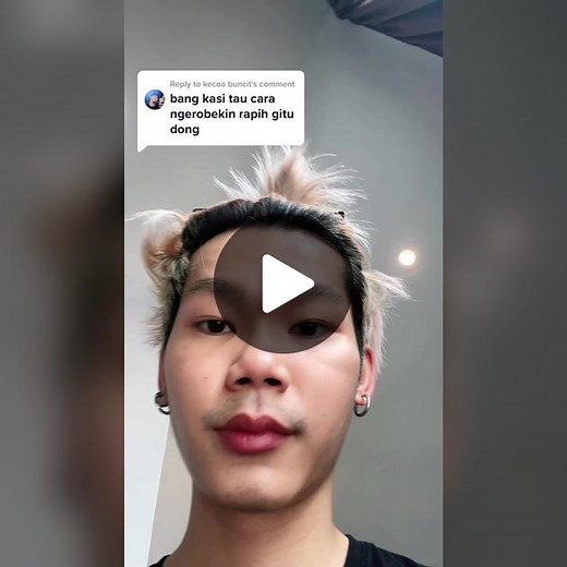 Tutorial on How to Rip Jeans at the Knee