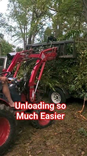 Easiest way to Unload a trailer full of Debris? #lawnlife #lawncare #lawncarenation #landscaping
