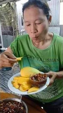 น้ำพริกกะปิหวาน กับมะม่วงแก้วขมิ้นของป๊ะป๋าขาหมูที่เอามาฝากครับ #excavator #food #shorts