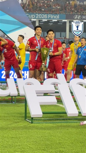 Queueing up for the trophy lift like 😅 #ASEANHyundaiCup #ASEANChampionship #ASEANUtdFC
