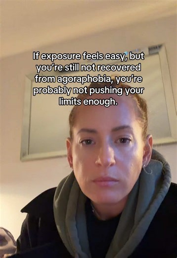 Exposure only works when it creates new learning. If you’re staying inside your comfort bubble, your brain isn’t updating its threat system, it’s just staying familiar. Comfortable exposure = maintenance mode, not recovery. Real exposure should: • Bring up symptoms • Trigger uncertainty • Make you want to escape (but you don’t) That’s how the brain learns safety. Not by feeling calm, but by staying while activated and watching the danger not happen. Each time you hold the line without safety beh