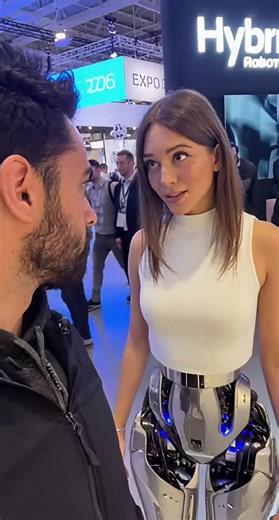 A Real Conversation Between a Man and a Robot Woman #HumanoidConversation #RobotHumanTalk #FutureTechnology #TechWorld #ArtificialIntelligence