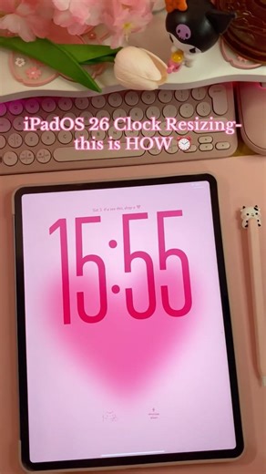 So many of you asked 👀 here’s how to resize the lock screen clock on iOS 26 💗 #ipadtips #ios26