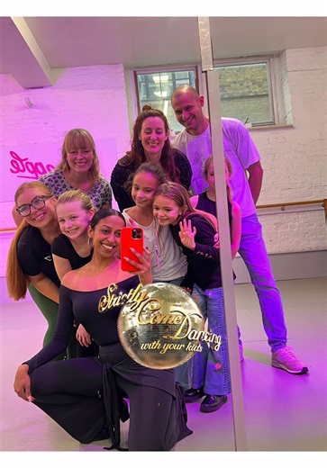 ‘Strictly’ come dancing with your KIDS ! This class was full of laughs, hair flips and the best vibes 🪩 💃🏾 🕺🏻 👯 Join us with your kids on Saturday 2-3 pm @pineappledancestudios Perfect for parents , caregivers , and children to bond love and create core memories together We will be dancing the cha cha cha, samba , jive and salsa No experience needed ☺️ #strictlycomedancingwithyourkids #kidsballroom #latinballroom #pineappledancestudios #colombodanceclubuk@Pineapple Dance @Tarja De Silva