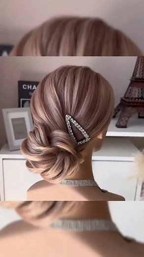 ‎شینیون‎ on Instagram‎: "آموزش شینیون، با راحتترین روش و با دوتا کش و سنجاق شینیون بزن #شنیون #شنیونمو #شنیون_ساده"‎