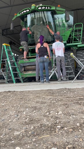 Got the window in now i just hope it stays in. @cartersfarming #johndeere #farming #saskag #fixing #peterbilt #glass #harvest23