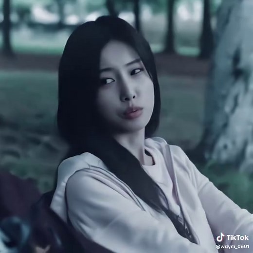 Magic Mirror Trick Tutorial Featuring Kang Hyewon