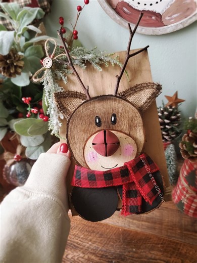 Here's how I made my adorable wood slice reindeer! You will need to turn the volume up for instructions or use cc ❤️ I'll have the supplies listed down below as well! I hope you enjoy and have a beautiful day! #reindeerdecor #reindeercraft #rusticchristmas #handmadechristmas #christmascrafts #woodslices #WoodenChristmasDecor #woodlandchristmas #christmaskidsactivities | Love Crafted Decor