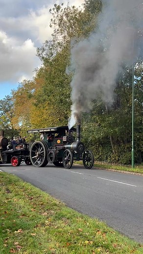 A Mac for Monday. More from Horsham Steam Traction Co’s McLaren No. 1652 of 1919 Boadicea hauling the Pickford’s trailer with the ORENSTEIN & KOPPEL 0-10-0 Luttermoller from Collection X to Horsham.Watch and listen as Boadicea comes to a brief halt and then roars to life, lifting the front end of the engine | SiCol Transport Publishing