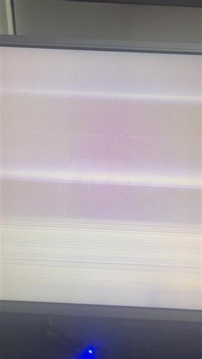 这显示屏还有修的价值吗#电脑蓝屏 #显示器故障 #电脑屏幕闪烁