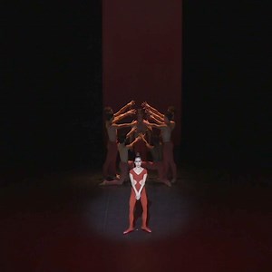 – PROCHAINE TOURNÉE | GENÈVE – Le BBL sera de retour à Genève, au Bâtiment des Forces Motrices, du 24 au 27 octobre prochain. Au programme : “Bye Bye Baby Blackbird“ de Joost Vrouenraets et une invitation au voyage signée Maurice Béjart avec “Bhakti III“, “Duo“, “Dibouk“ et “7 danses grecques“. ​ Plus d'informations → https://www.bejart.ch/spectacle/geneve2024/ | Béjart Ballet Lausanne